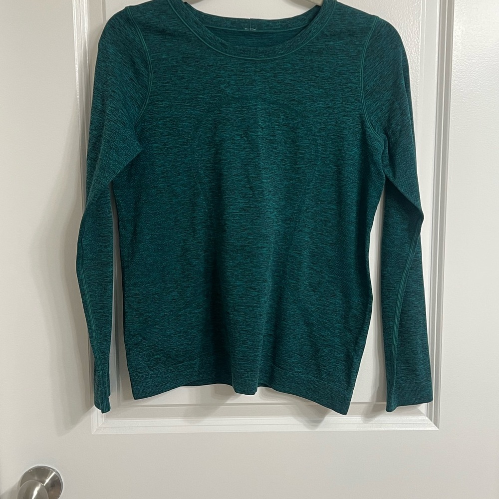 Lululemon Long Sleeve Swiftly Relaxed Fit Heathered green size 6